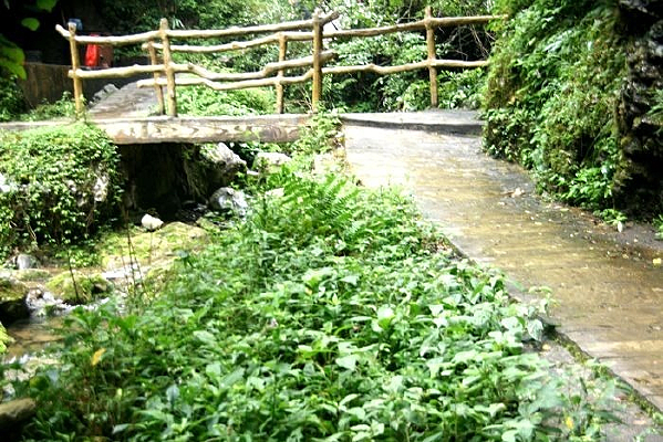 ��ɽ��С��