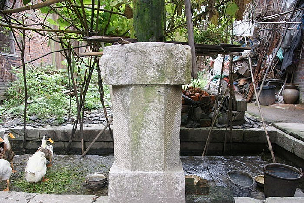 ������Ժľ���µ�ʯ��