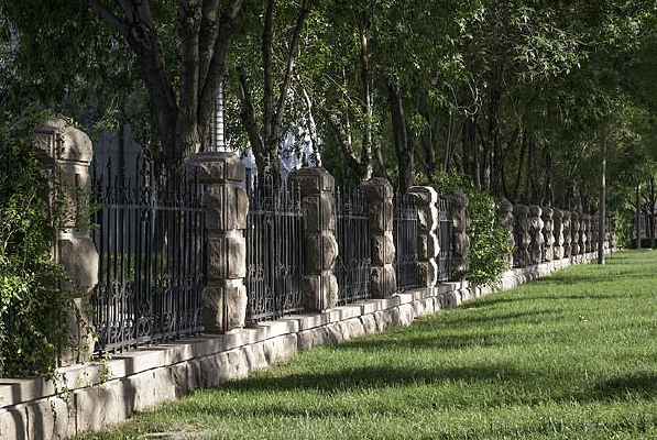 �����µ�Ժǽ