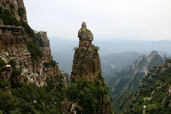 ɽ����ɫ����