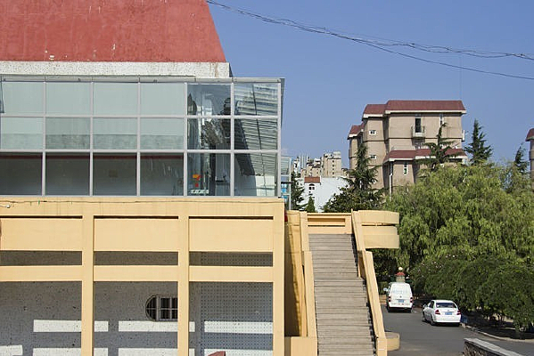 �������