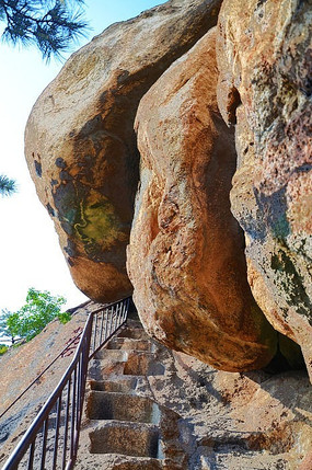 �����۾����ļб�ʯ