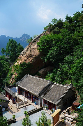 �����۾������Ʋ�����ɽ�����