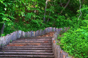 ǧɽ�һ�Ϫ��������������С·