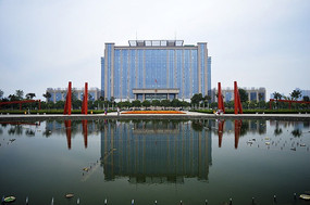 Ȫ�ǹ㳡��Ȫ��