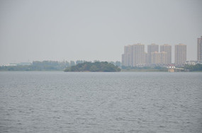 ˮ���ϵĳ���