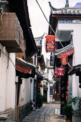 �����ų���ʯ·