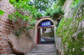 ǧɽ��Ȫ�¶���������ʯ��ͨ���ɲ��Ȫ