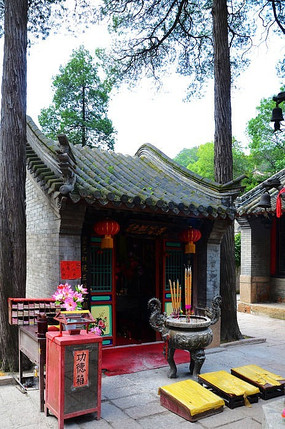 ǧɽ��Ȫ�¹���������¯