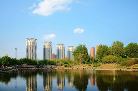 �������µĸ߲㽨������̩��԰��ĺ�