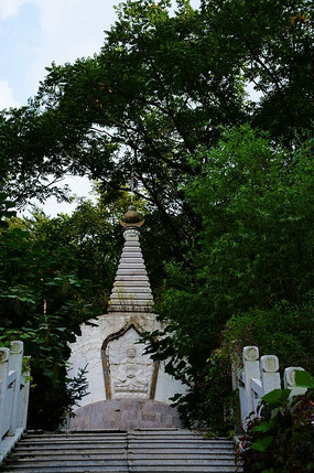 ǧɽ�����µ���������ʯ��