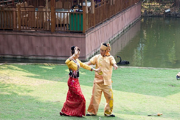 �����еĴ�����Ů��Ӱ