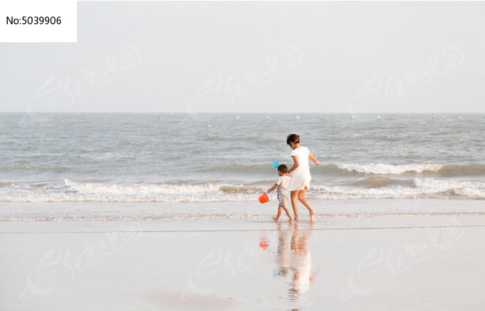 ɳ̲�Ϻ�ˮ�����ߵ�ĸ��ͼƬ