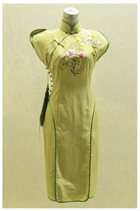 刺绣花纹旗袍