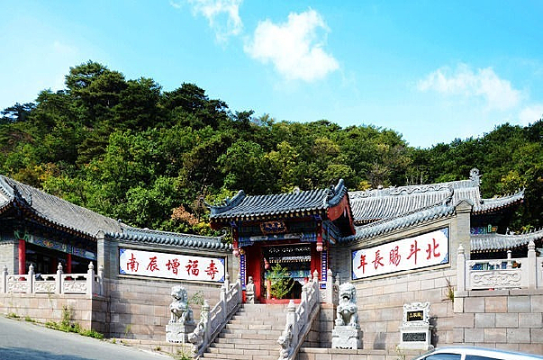 ɽ��ľ��ʯ·