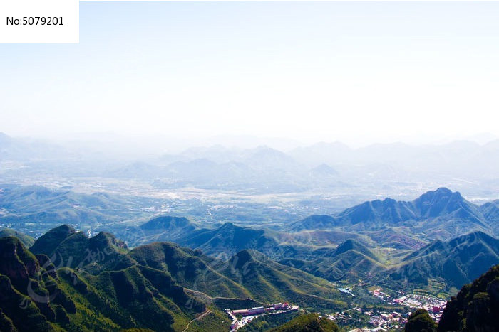 遠眺群山