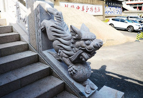 ǧɽ������������Ժ��ڹ�ʯʨ