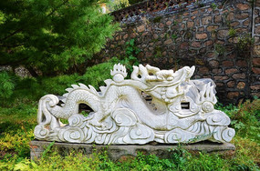 ǧɽ�����������ӷ�����Ժ�ڵ�ʯ�����