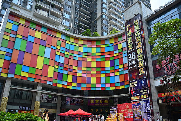 ���ݸ���ʢ�þӹ㳡