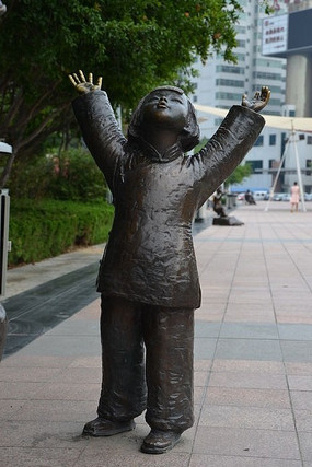 ������Ů������