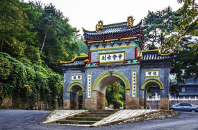 ǧɽ�л��ɲɽ������ľ