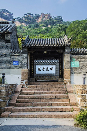 ǧɽ�л������¥�����뾻ƿ��