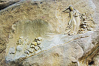 ɽ���ϵ�ʯ��