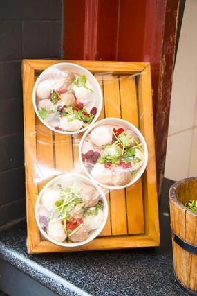 ��ɫ���ӷ�