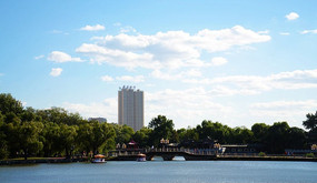 ��ɽ��һ�Ź�԰�Ͷ����ϵ���������