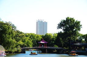 ��ɽ��һ�Ź�԰���������ͤ