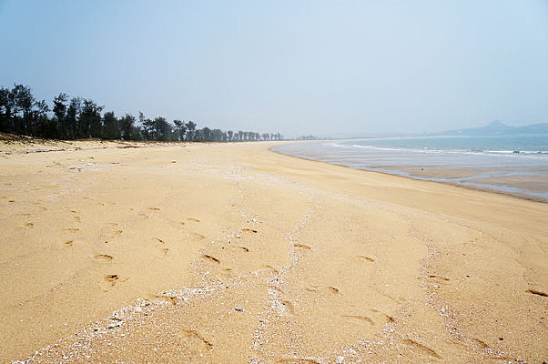 ���ɫ��ɳ̲