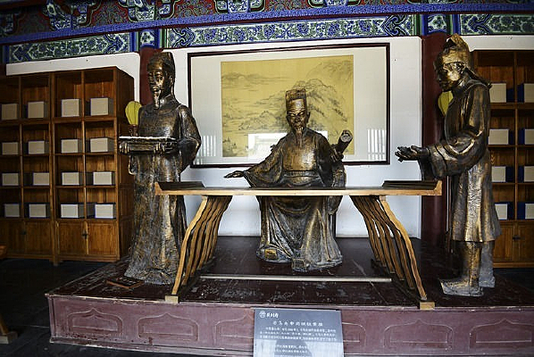 �������