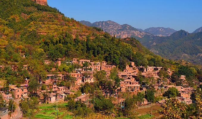 ��ɽ�е�ɽ��