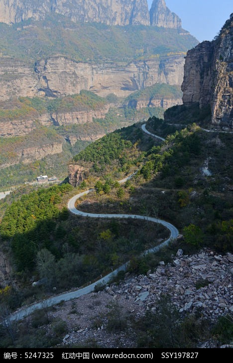 太行山间道路图片