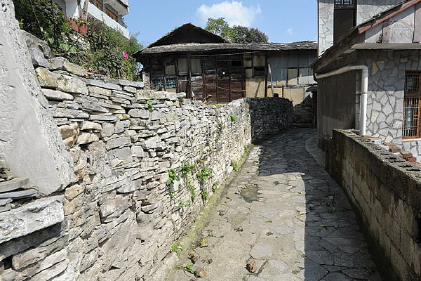 ����ʯ��·