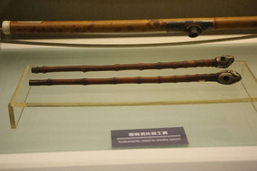 ս������