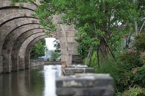 С���ϵ�ʯ����