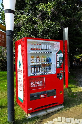 大雪封顶的自动售货机高清图片下载_红动中国