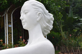 ����Ů��