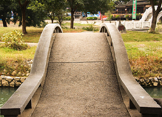 ��԰������