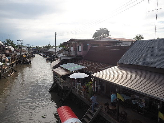 ˮ���г���ɫ