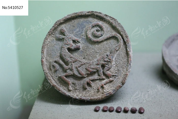陶博馆展品战国时期的虎纹瓦当