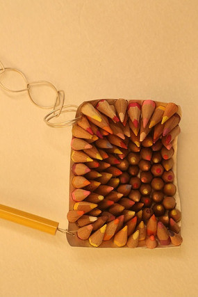 ��ɫ����