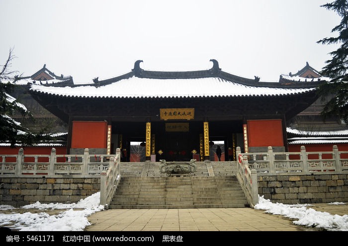 白雪下的圆通寺山门