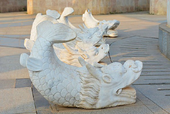 龙鱼雕塑
