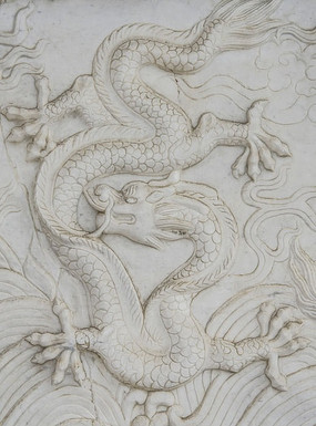 千山无量观东阁九龙壁之龙摆尾壁雕