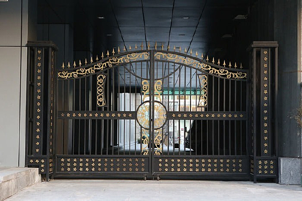 ��ɫ����