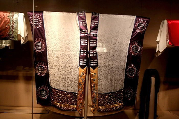 ��ɫ����