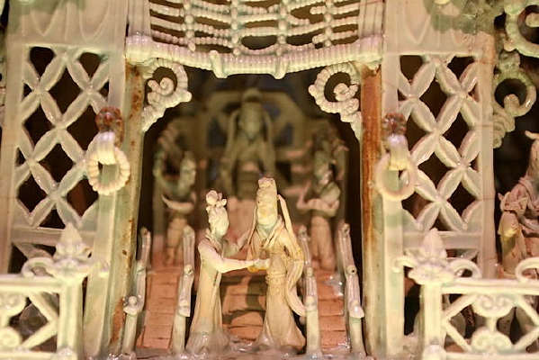 ������Ҥ�����Ϸ����̨����ɵ�