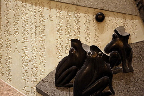 �ڿ̺�ɫ����